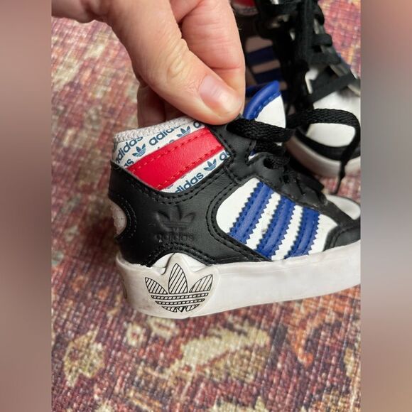 Adidas Infant boys size 4 High-Top Sneakers - Black, Blue, Red - Picture 8 of 8